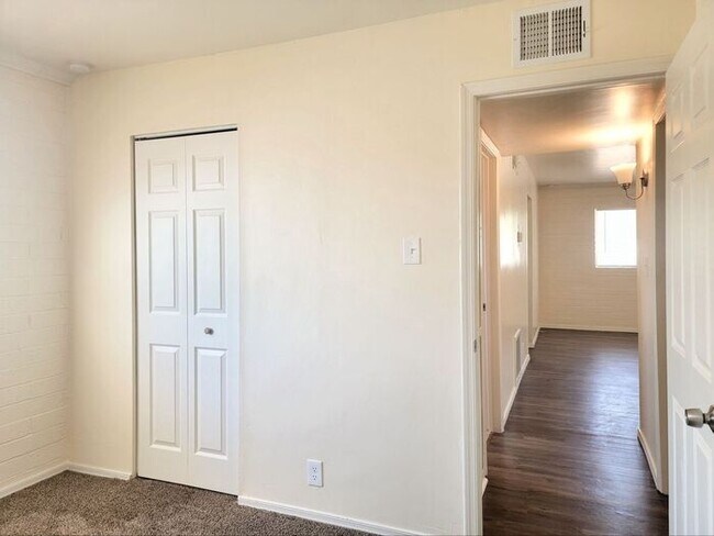 Building Photo - Spacious 2-Bed, 1-Bath Home | Large Shared Yard & Prime Commuter Access