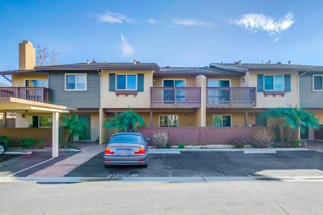 Building Photo - Beautiful 2 Story Townhouse with Prime Location!!