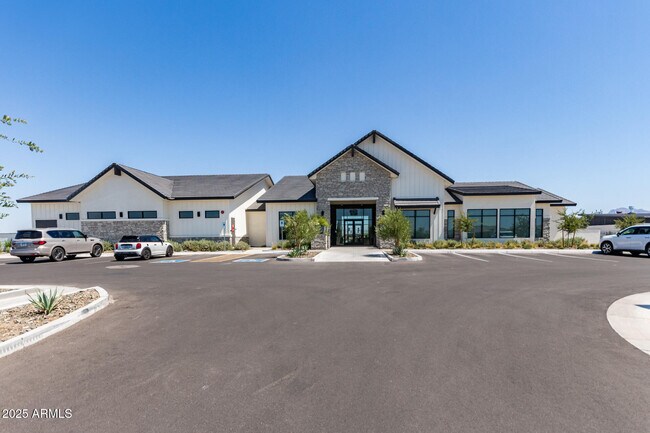 Building Photo - 2131 W Shelly Ave