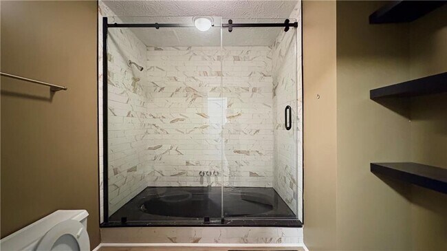 Building Photo - 2421 Fieldstone Dr SE