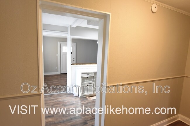 Building Photo - 5555 Farrow Ave