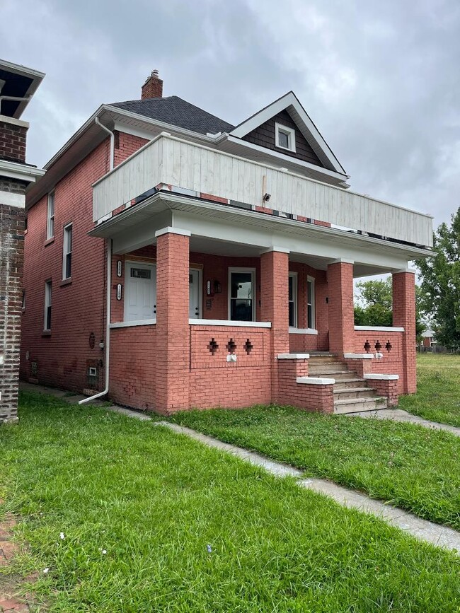 Building Photo - 1152 Clairmount Ave