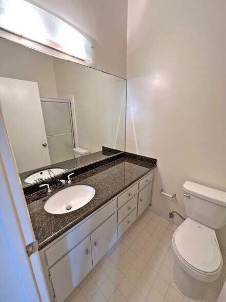 Building Photo - 11936 Darlington Ave