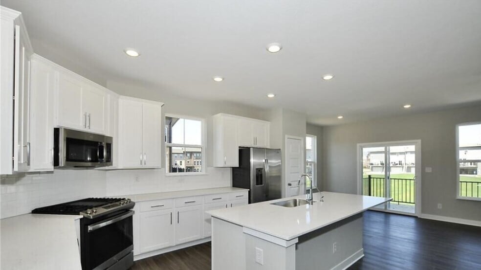 Building Photo - 916 Yorkshire Ln