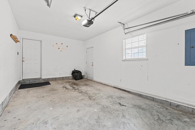 Building Photo - 5 Astor Ct