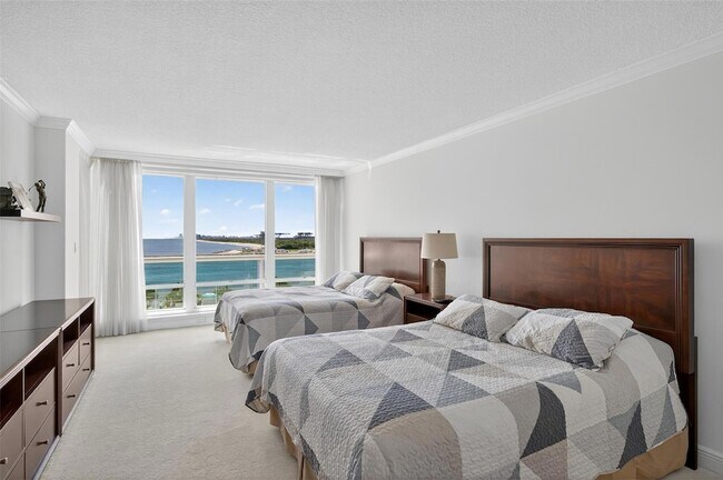 Building Photo - 2100 S Ocean Ln