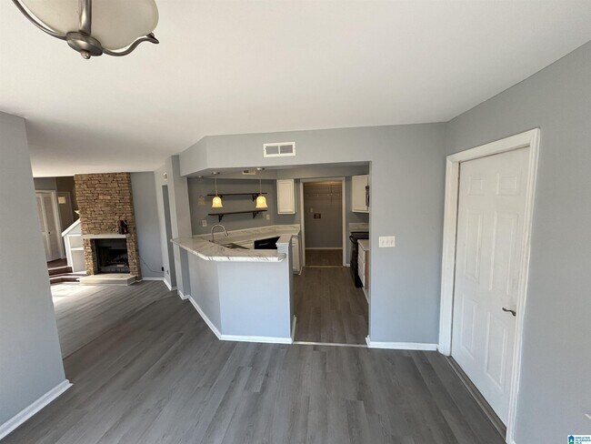 Building Photo - 3044 Cahaba Cliffs Dr