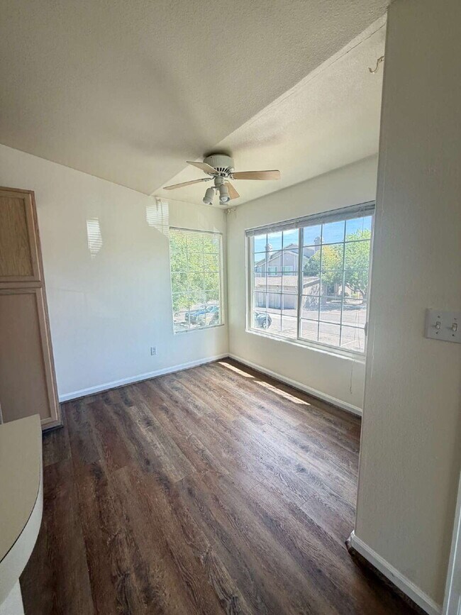 Building Photo - YOU WON'T WANT TO MISS OUT ON THIS CONDO!! 2 bed/ 2 bath Condo in Highlands Ranch!    MOVE IN SPE...