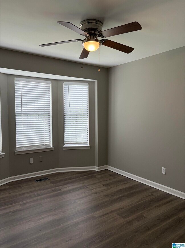 Building Photo - 6877 Briarwood Dr