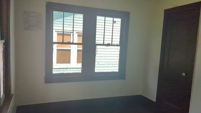 Building Photo - 245 Sherwood Dr