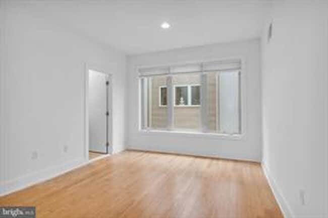 Building Photo - Beautiful Northern Liberties Townhome