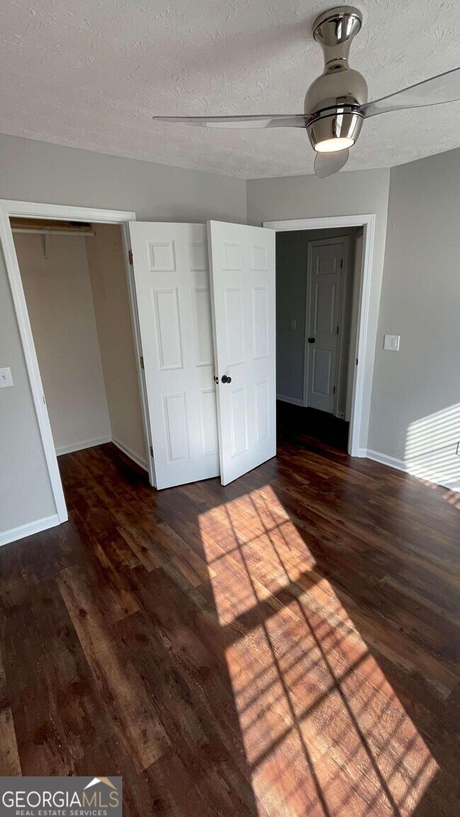 Building Photo - 392 Mill Pond Crossing