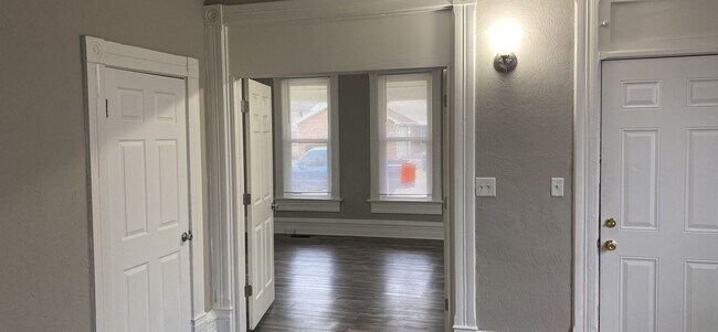 Building Photo - 107 N Second 4BR/2BA (Trenton)