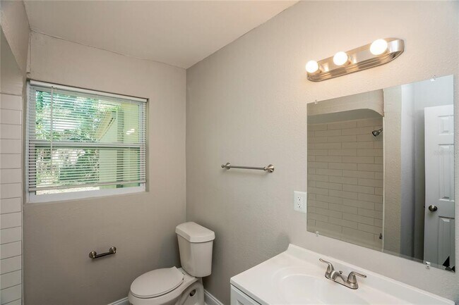 Building Photo - 2227 17th Ave S