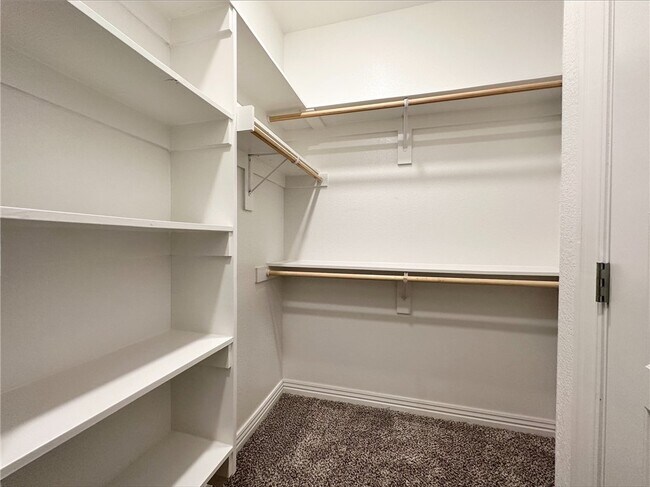 Building Photo - 2085 N Penelope Ln