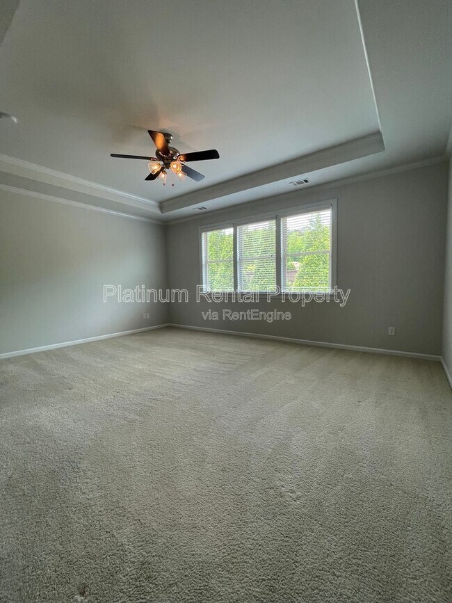 Building Photo - 1825 Dahlia Dr