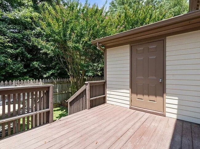 Building Photo - Renovated luxury townhome Greens Crossing,...