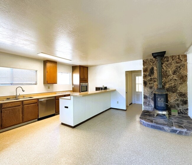 Building Photo - 402 Ormsby Ln