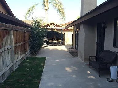 Building Photo - Beautiful home in Southwest Bakersfield- Near Stockdale High school ,Warren Jr High and Old river...