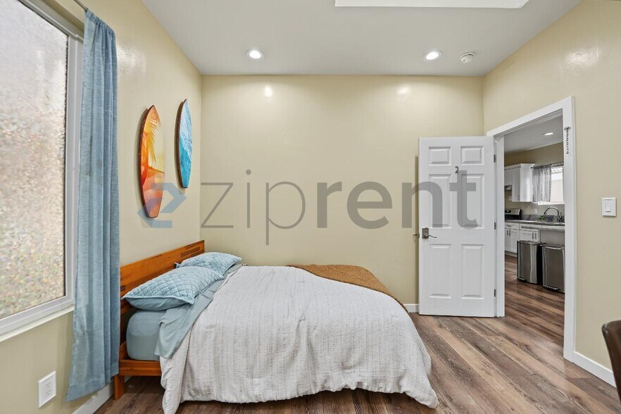 Building Photo - Unit