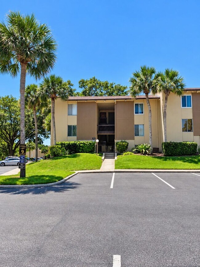 Building Photo - 600 Orange Dr