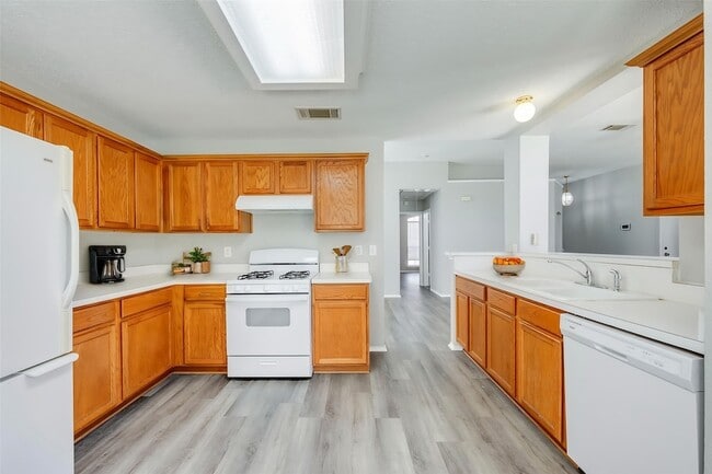 Building Photo - 6431 St Leonard Dr