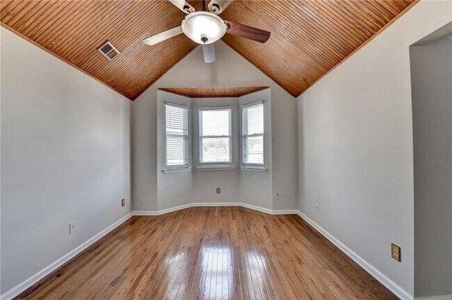 Building Photo - 1112 Ashbury Dr