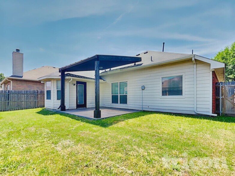 Building Photo - 6701 Fairglen Dr