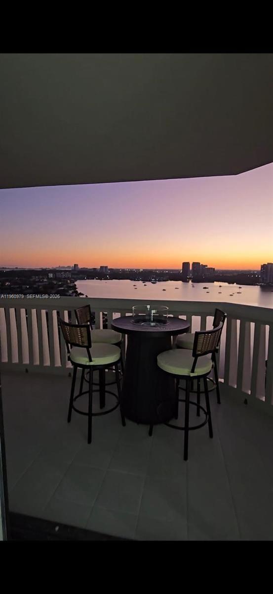 Building Photo - 1000 W Island Blvd