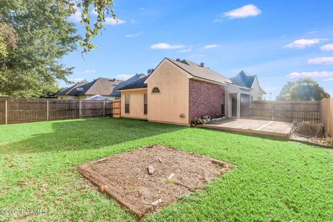 Building Photo - 200 King Arthurs Way