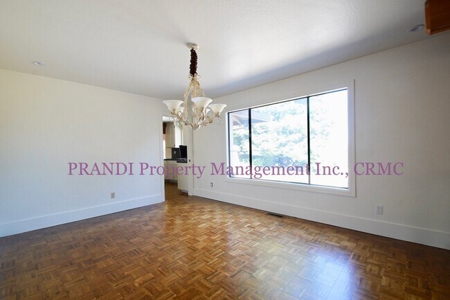 Building Photo - Spacious Glenwood Oasis with Acre of Land!
