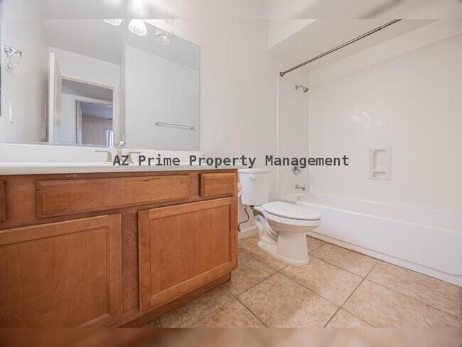 Building Photo - 2429 E Juanita Ave