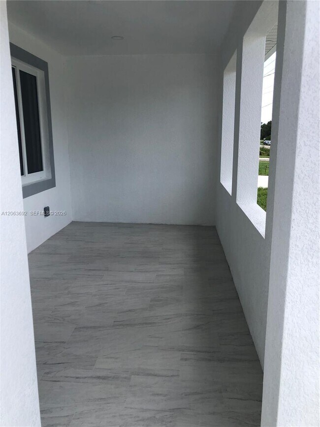 Building Photo - 4568 Golfview Blvd