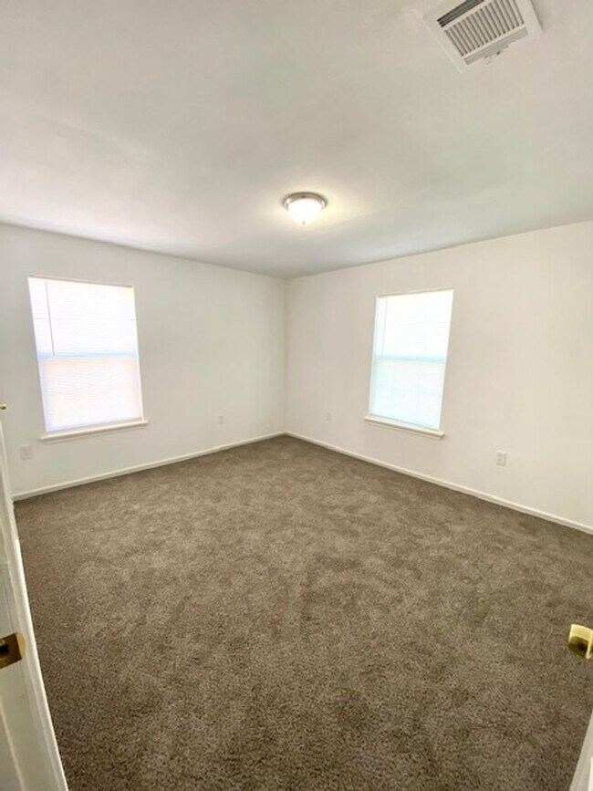 Building Photo - RECENTLY REMODELED 3 BEDROOM HOME IN HOUSTON