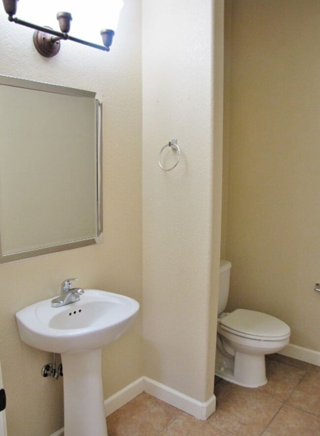 Building Photo - 5BR/2.5BA/3CG, 2808 sq.ft. home in Reflections at Valiente subdivision, Sierra Vista, AZ