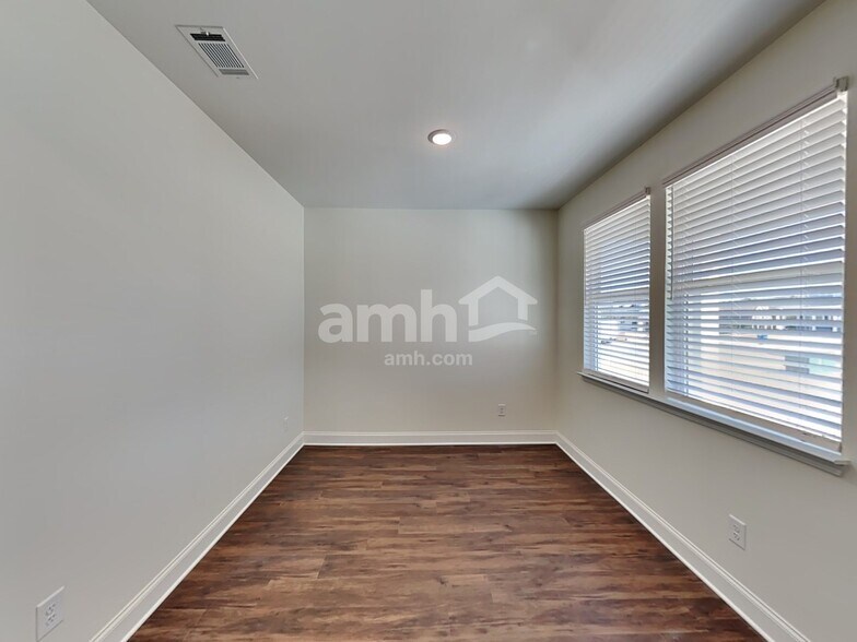 Building Photo - 3761 Blackshear Pl