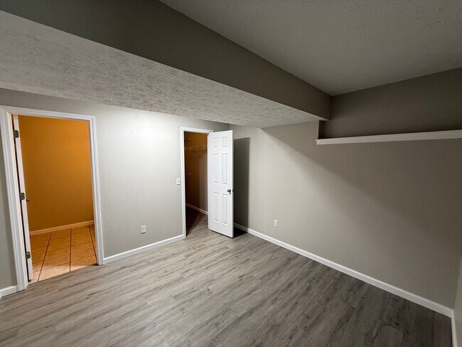Building Photo - Updated home in Nixa