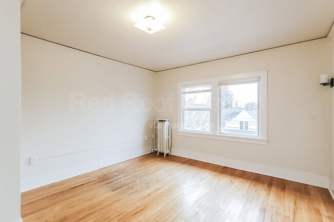 Building Photo - 1319 S 6th Ave