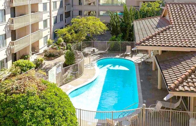 Building Photo - 1400 Carpentier St