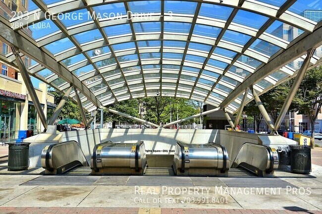 Building Photo - 203 N George Mason Dr