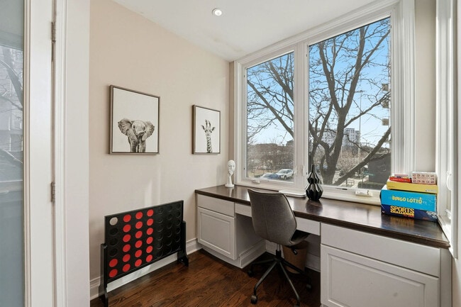 Building Photo - 657 N Carpenter St