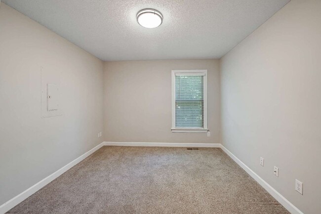 Building Photo - 103 Tarpley Way