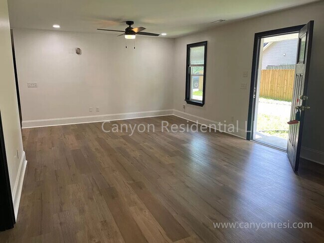 Building Photo - 1063 Givens Rd