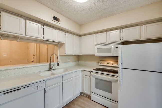 Building Photo - 336 Melrose Dr