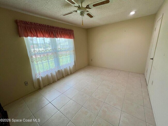 Building Photo - 1497 Krin Ct NE