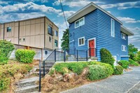 Building Photo - 2 Bedroom Oasis in the Heart of Green Lake...