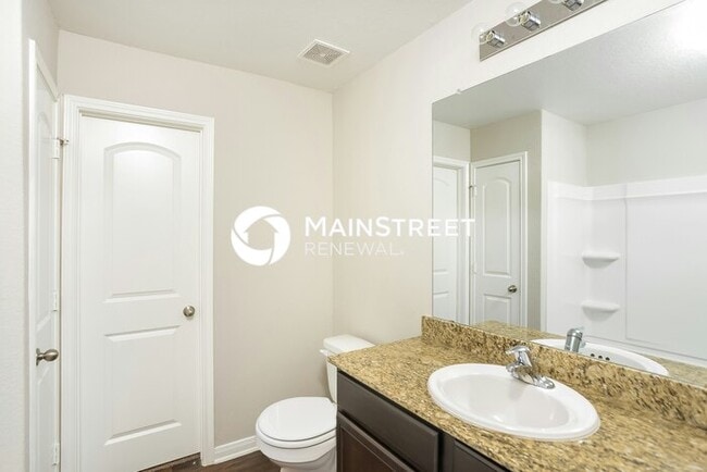 Building Photo - 3 Bedroom Pet-Friendly Home in San Antonio, TX with Main Street Renewal