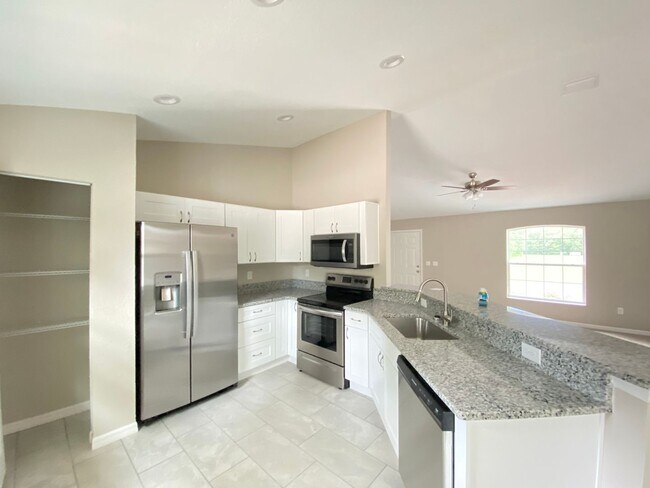 Building Photo - 4490 SW 150th Pl