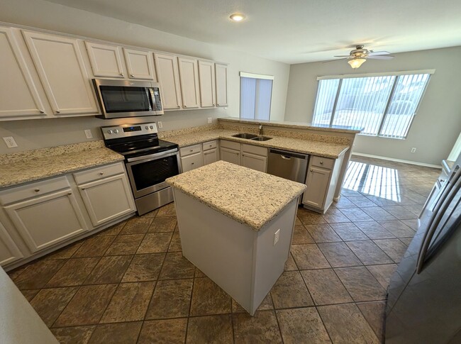 Building Photo - 3 Bedroom Home in the Clemente Ranch Commu...