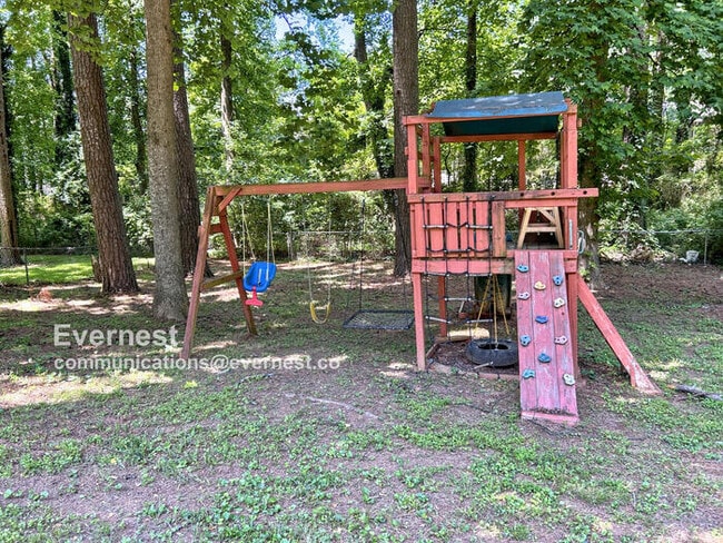 Building Photo - 1584 Camelot Cir